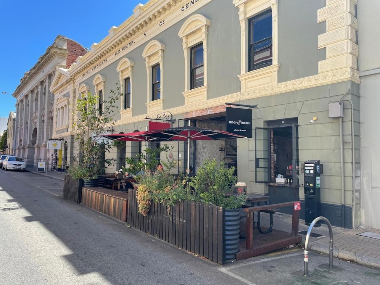 Rooftops On Henrycentre Of West End Cafes Fremantle Exterior photo